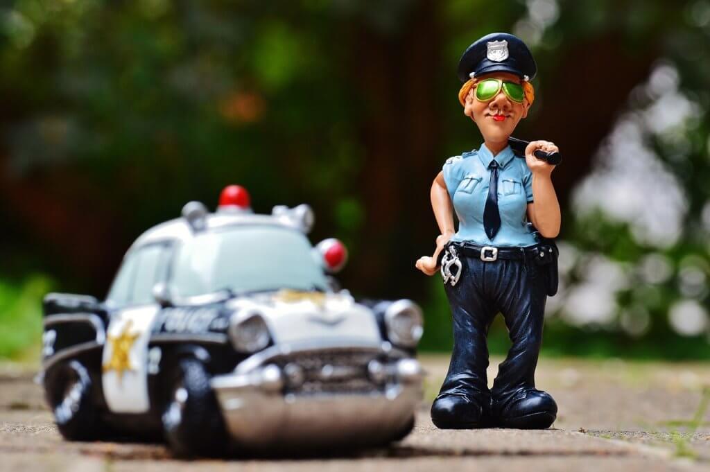 להיעצר על ידי שוטר במהלך הנסיעה
